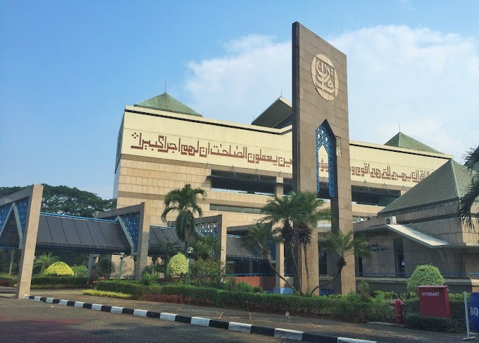 Slide Perjalanan seru menyelami <br> Al-Qur’an & budaya Islam Nusantara